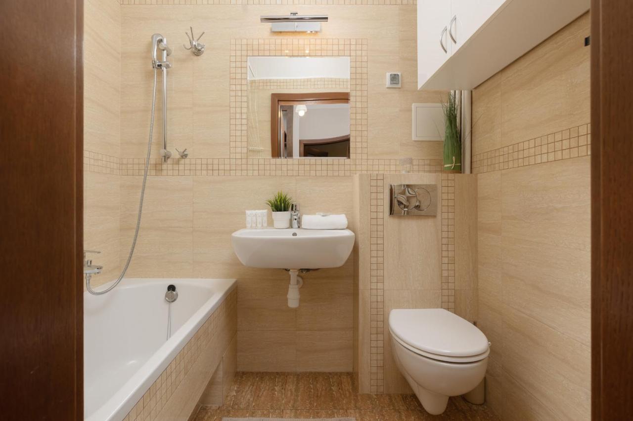 Metro Raclawicka Cozy Studio Apartment By Noclegi Renters Варшава Экстерьер фото